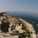 Direkt Am Meer-apartments Puntaplanka 아파트