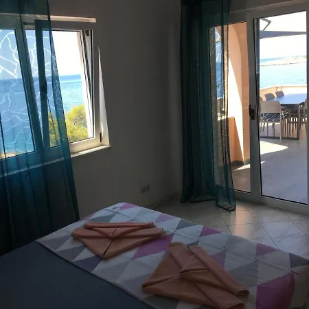 Direkt Am Meer-apartments Puntaplanka Apartman *