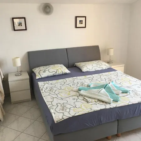 Direkt Am Meer-apartments Puntaplanka Apartman *